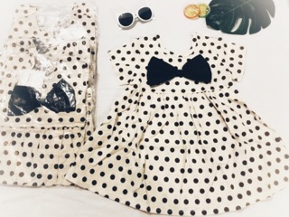 Váy chấm bi viền ren bé gái