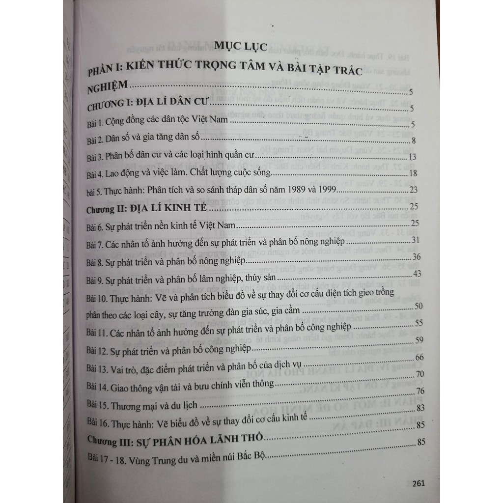 Sách - Hướng dẫn trọng tâm ôn luyện thi vào lớp 10 THPT môn Địa Lí
