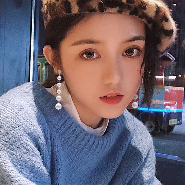 Khuyên tai dáng dài đính hạt giả ngọc trai nhã nhặn