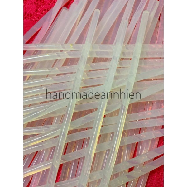 1 cây keo nến nhỏ 26.5 x 0.7cm / Keo silicon