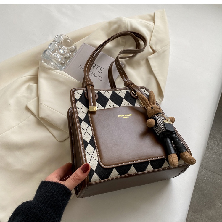 Túi đeo vai IELGY dễ phối đồ thời trang cho phái nữ