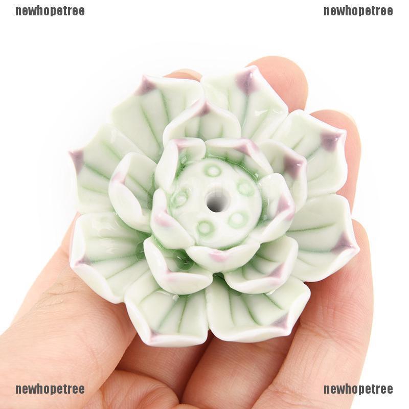 Đế lư hương thiết kế hình hoa sen bằng sứ độc đáo