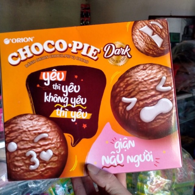 Hộp 12 Bánh Chocopie Dark Orion 360g mặt cười