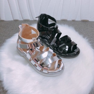 Sandal chiến binh cho các bé gái