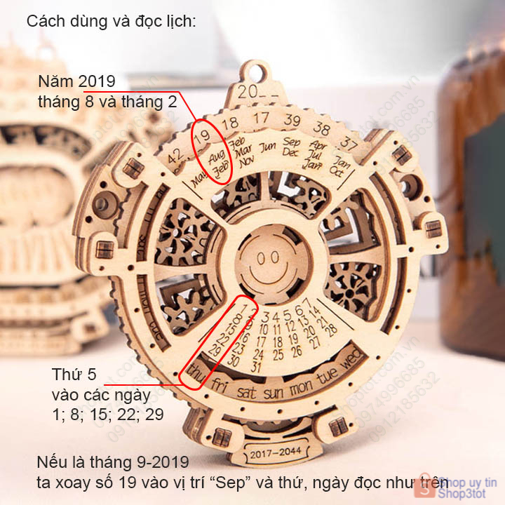 Lịch vạn niên tự lắp ghép từ chi tiết gỗ cắt CNC, thể hiện lịch từ năm 2017 đến 2044, vừa là đồ chơi vừa trang trí
