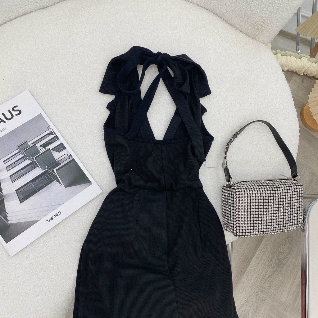 Đầm đen cổ vest cột dây nơ sau cổ sexy, siêu cá tính