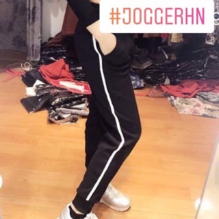 Quần jogger kẻ sọc trắng unisex