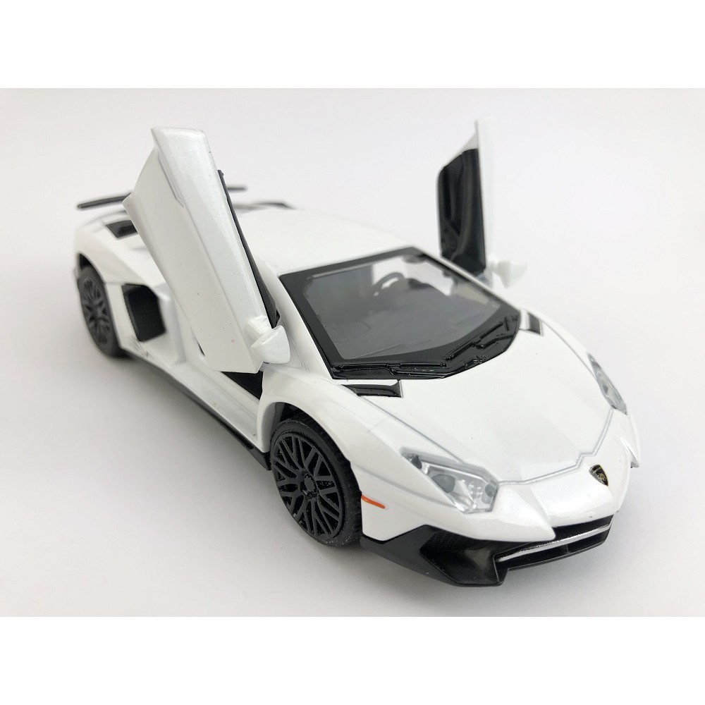 Xe mô hình tĩnh Lamborghini Aventador LP750 tỉ lệ 1:32 chất liệu hợp kim cao cấp, có đế trưng bày