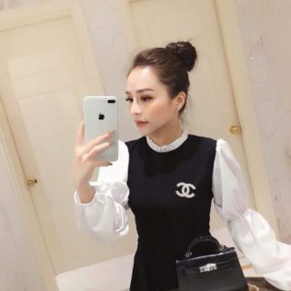 Váy đen phối tay trắng kèm tag