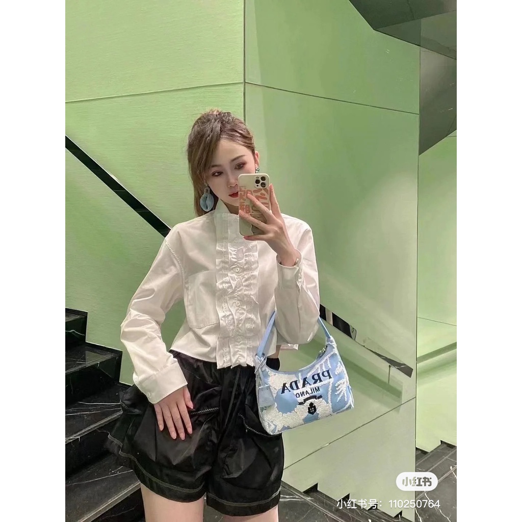 Set bộ Áo sơ mi trắng nữ dài tay+ quần short đen cao cấp Prada áo phối bèo ren có thể tháo rời