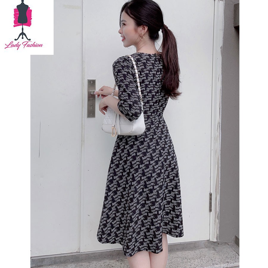 Đầm xòe in chữ gắn hoa hồng-MS11