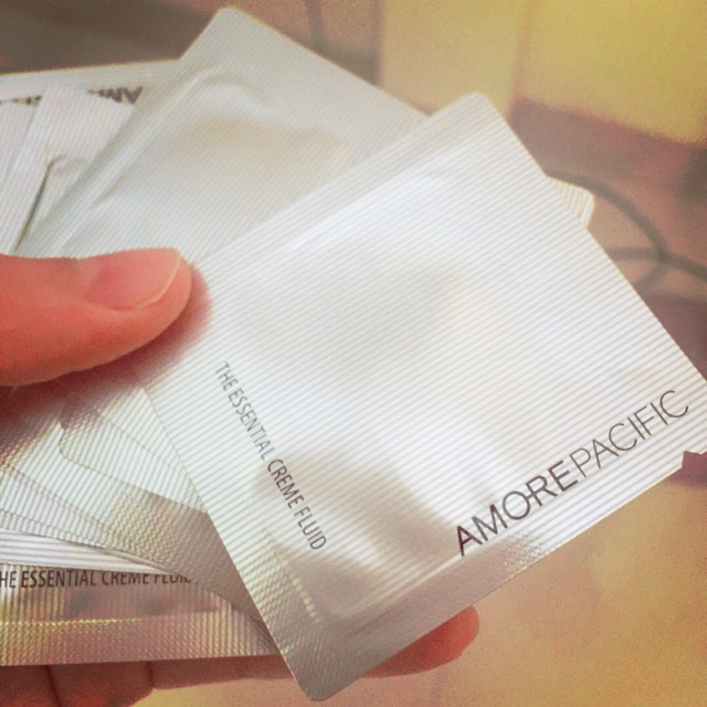 Kem trà xanh THẾ ESSENTIAL CREME FLUID Amore Pacific