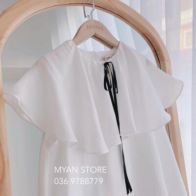 Áo cổ tròn phủ vai phối ruy băng đen Avn062105