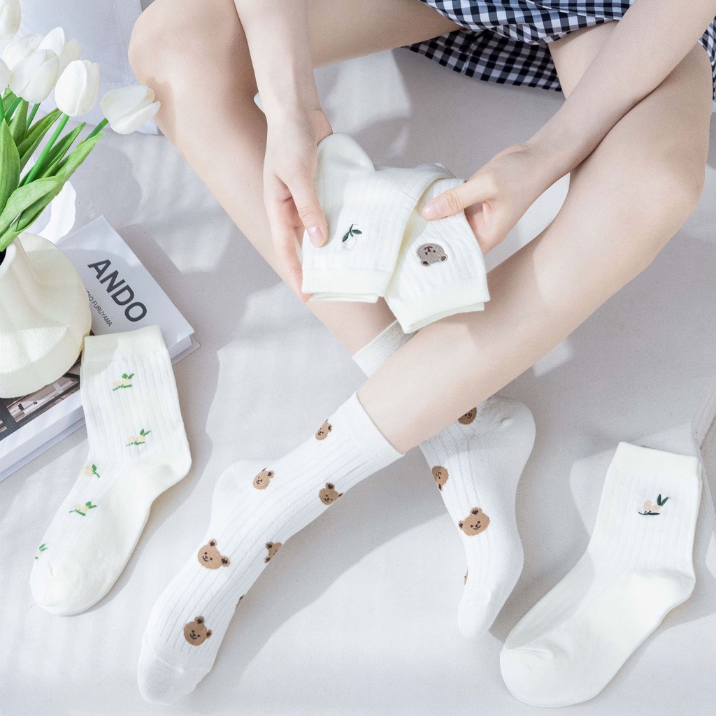Vớ trắng thêu bông hoa, gấu nâu cổ cao chất đẹp
