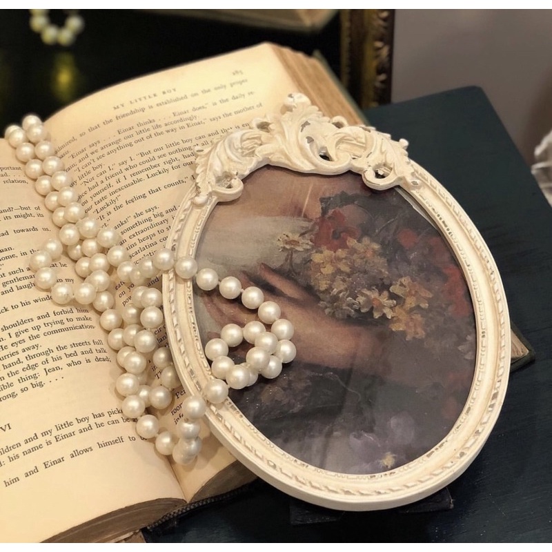 Khung tranh cổ điển trắng oval ✨
