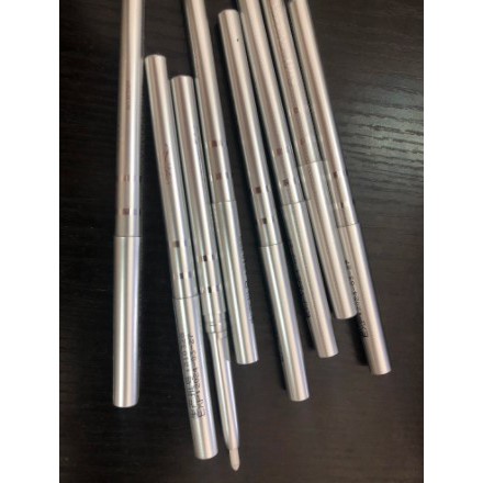 Bút nhũ bắt sáng dùng để trang điểm mắt hoặc bắt sáng cho khuôn mặt tiện dụng