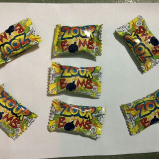 1 cục kẹo bùng nổ Zour Bomb