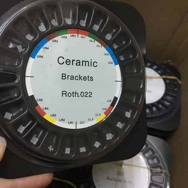 mắc cài sứ ceramic