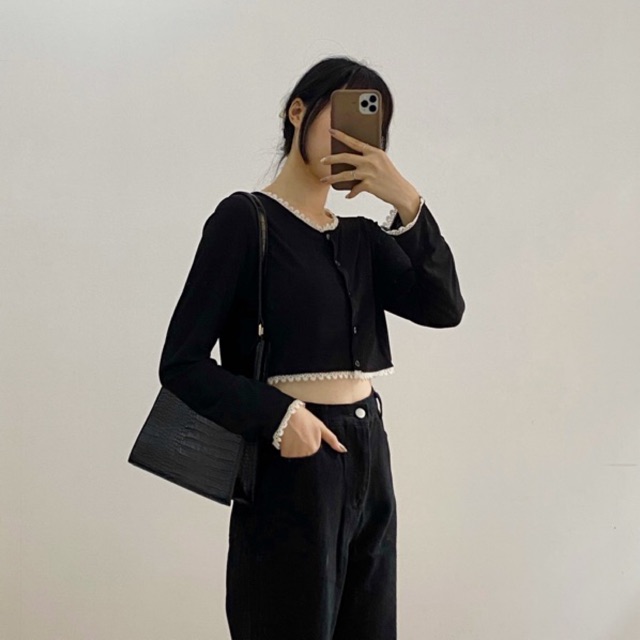 Áo croptop viền ren thiết kế