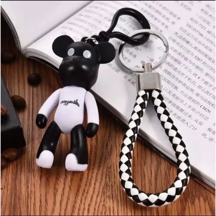 Móc khóa gấu Popobe Trắng đen (Kèm dây da) - Bearbrick Black and White treo trang trí balo, túi xách HQ 222