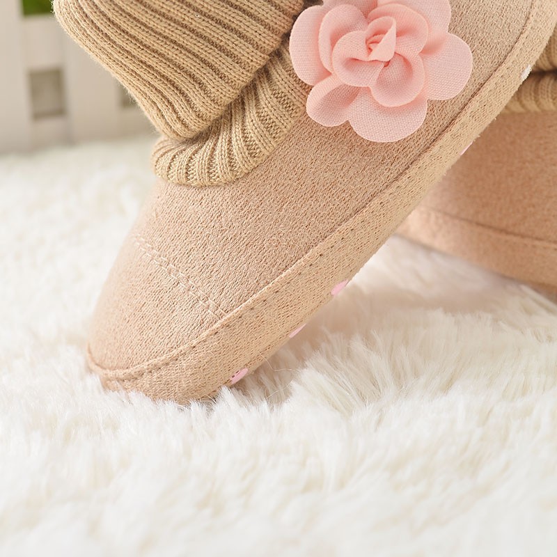 Giày bốt vải len đính hoa xinh xắn cho bé