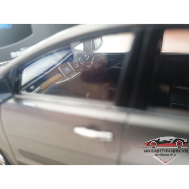 Xe mô hình Toyota Innova, tỉ lệ 1:32, Dealer