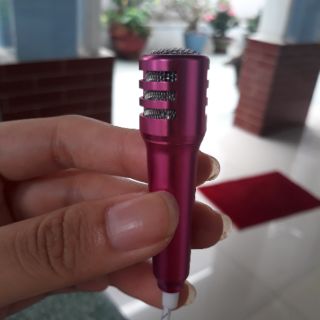 Micro mini hát trên điện thoại