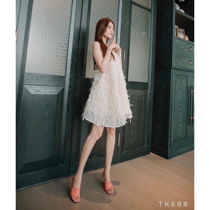 Đầm yếm tiểu thư hở lưng voan thêu đính lông vũ Ninh Dương Lan Ngọc