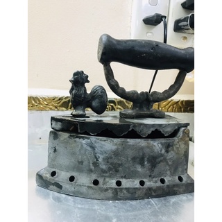 BÀN ỦI CON GÀ CŨ