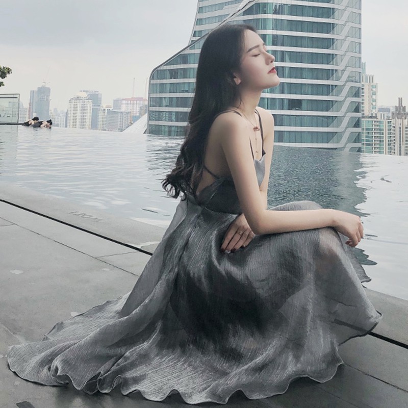 Váy hai dây hở lưng