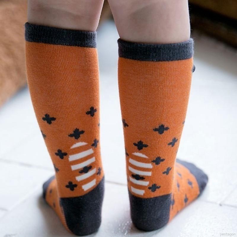 Đôi vớ họa tiết hoạt hình dễ thương cho bé yêu