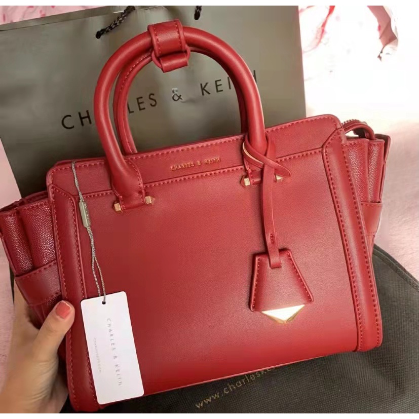Charles & KEITH Phong Cách Mới Của Singapore 50780288 Túi Đeo Chéo Cỡ Lớn Màu Đỏ Dễ Mang Theo Cho Nữ