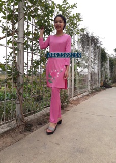 Áo dài cách tân mẫu đi chùa