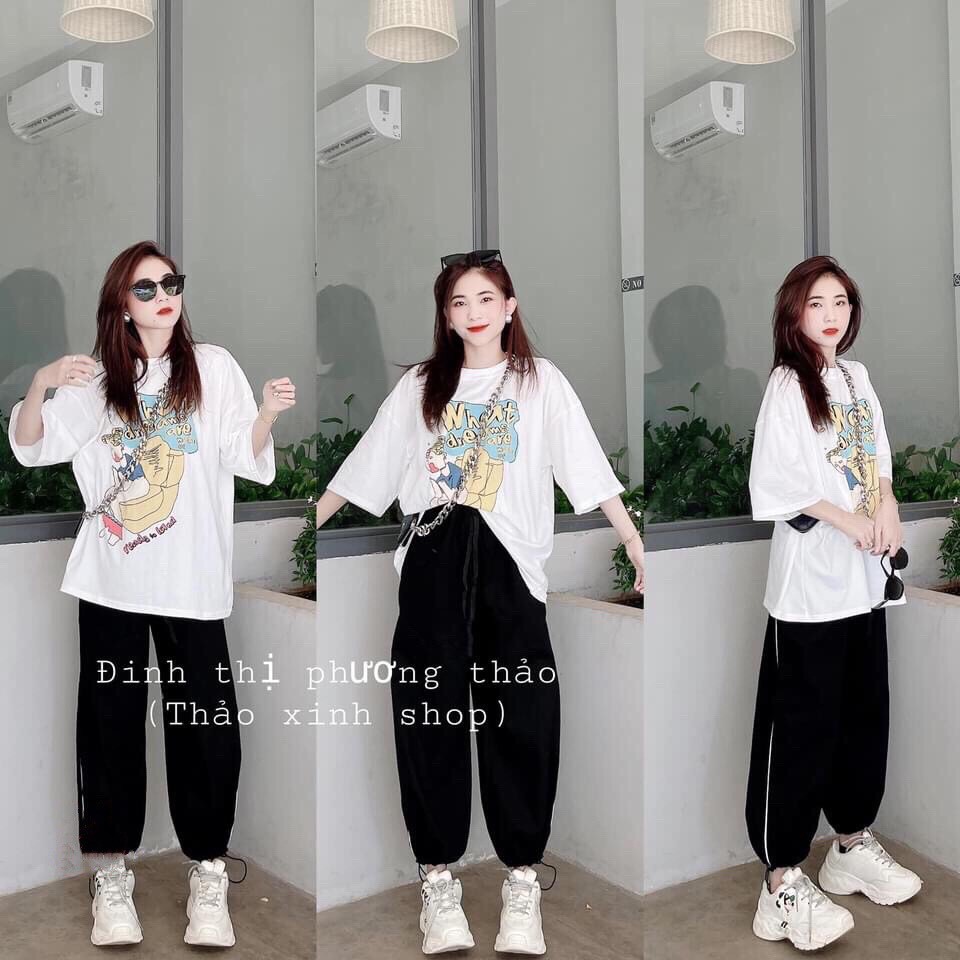 BỘ ÁO THUN TRẮNG CÔ GÁI WHAT MIX QUẦN JOGGER ĐEN SỌC MÍ Dáng Suông Form Thụng Hot