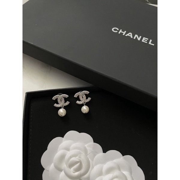 Khuyên tai thương hiệu hót gơ sang chảnh đính đá