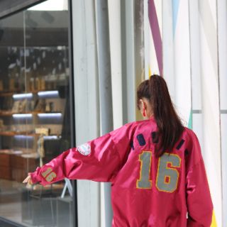 Áo khoác gió đen hồng