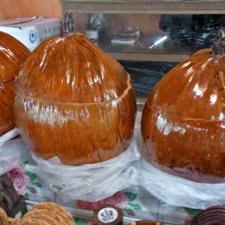 Vỏ dừa đựng ấm trà