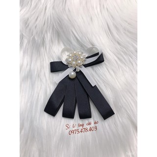 Nơ cài áo tiểu thư