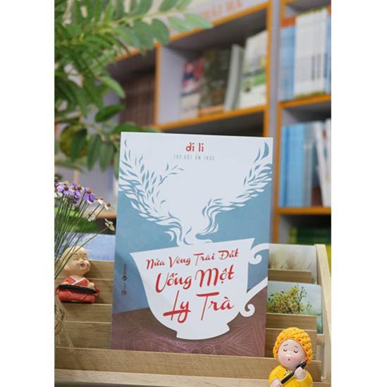 Sách - Nửa Vòng Trái Đất Uống Một Ly Trà - Thái Hà Books