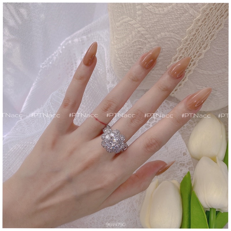 Nhẫn xi bạch kim hột cao, nhẫn nữ đài hoa dáng to sang trọng .PTNACC.