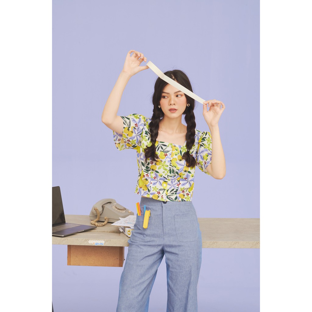 Happy Zoo - Áo crop cổ vuông hoa lá | BigBuy360 - bigbuy360.vn