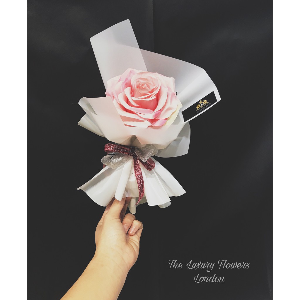 Bó hoa hồng đơn giấy trắng