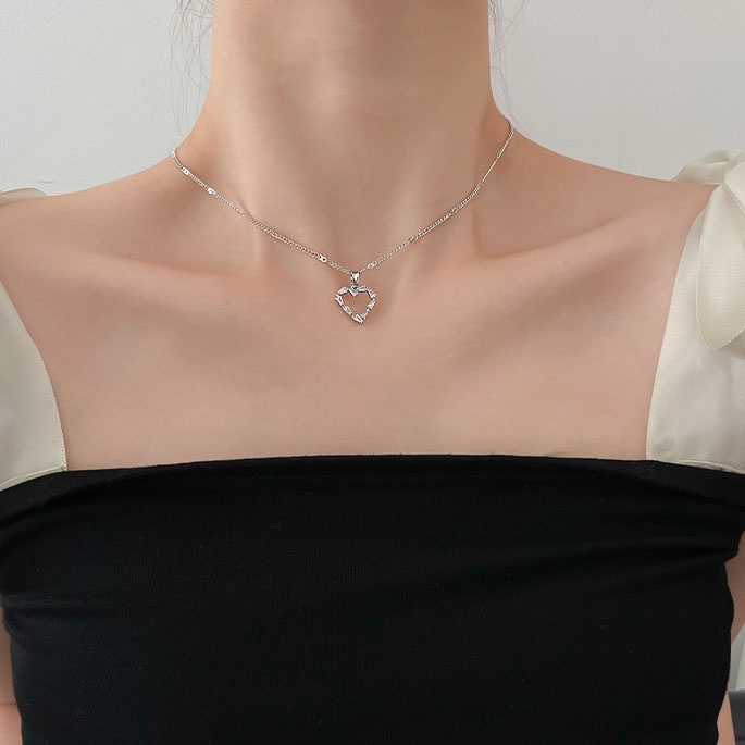 Vòng cổ Mặt Trái Tim Đính Đá Zircon Lấp Lánh
