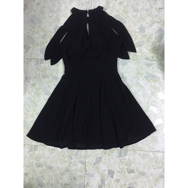 Đầm yếm đen dự tiệc size S eo dưới 65cm nặng 47kg thanh lí
