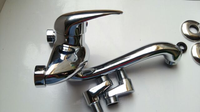 Vòi rửa bát nóng lạnh chân tường