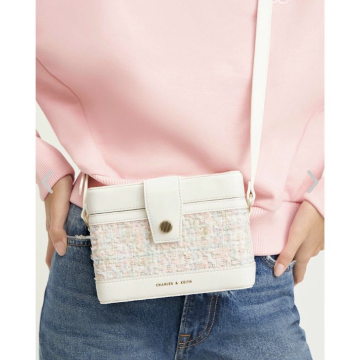 Túi đeo chéo Charles & Kieth