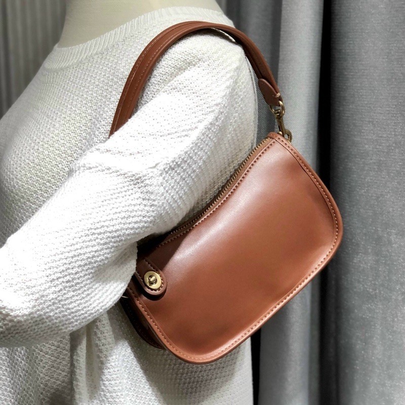 TÚI COACH SWINGER C2643