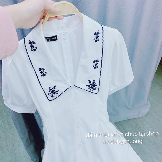 Đầm trắng ly eo cổ thêu