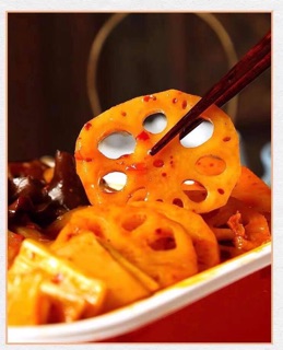Lẩu Tự Sôi Xúc Xích Trứng Cút