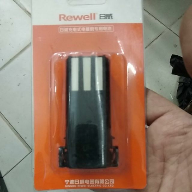 Bộ lưỡi, bộ sạc, pin sạc của tông đơ Rewell RFCD-900